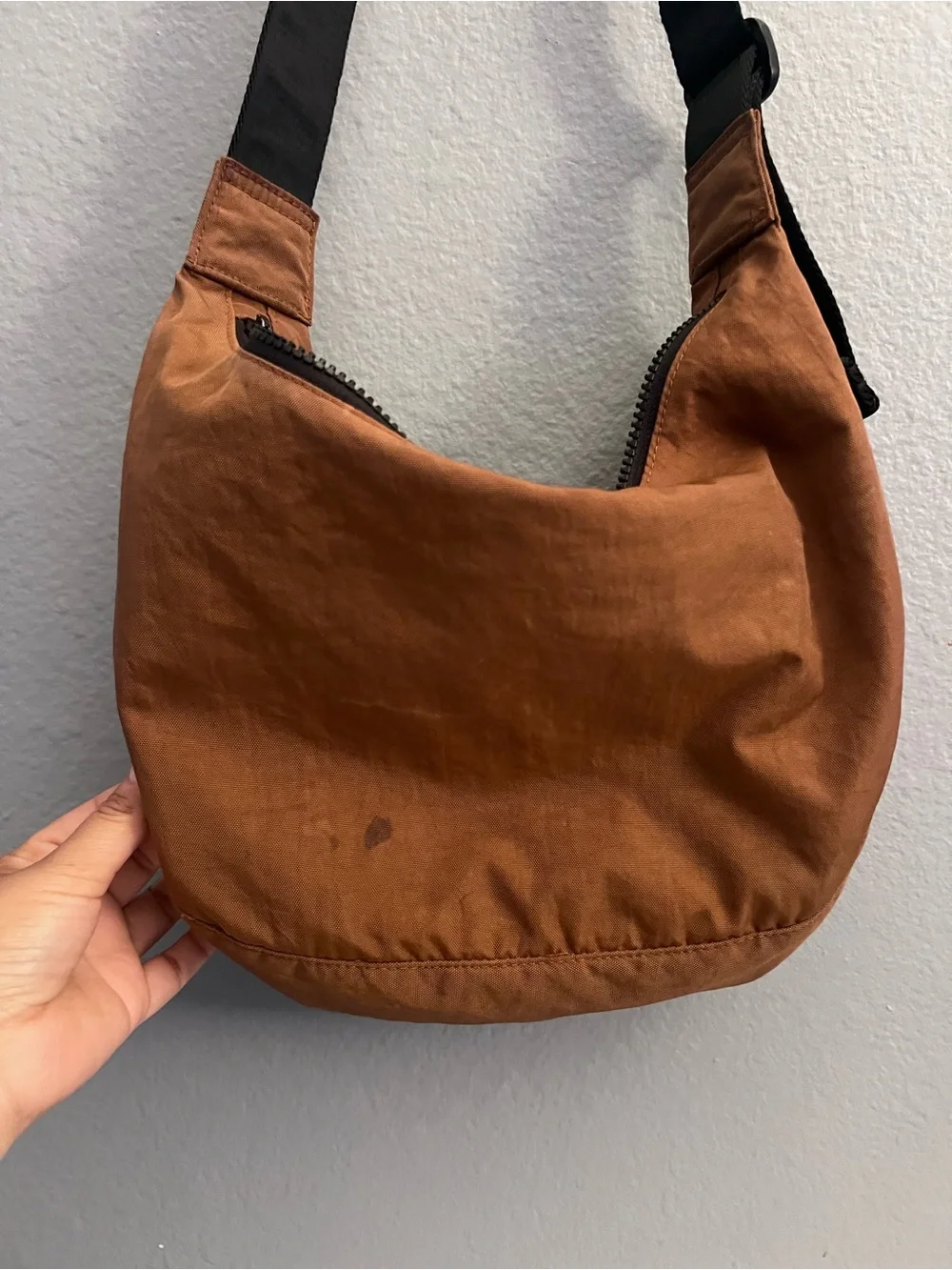 BAGGU Crescent Shoulder Bag in Brown with Black Strap